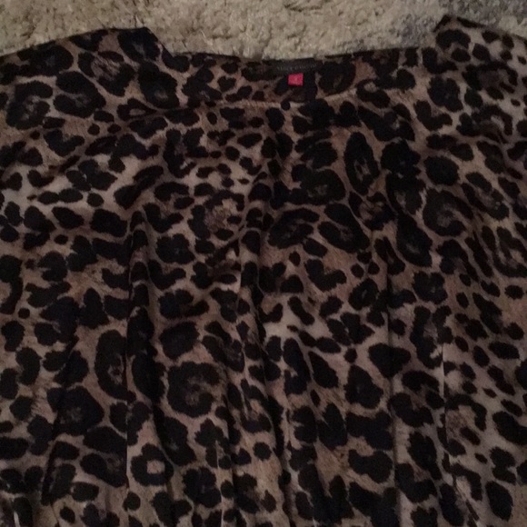 Women’s Vince Camuto Leopard Top - Picture 2 of 8